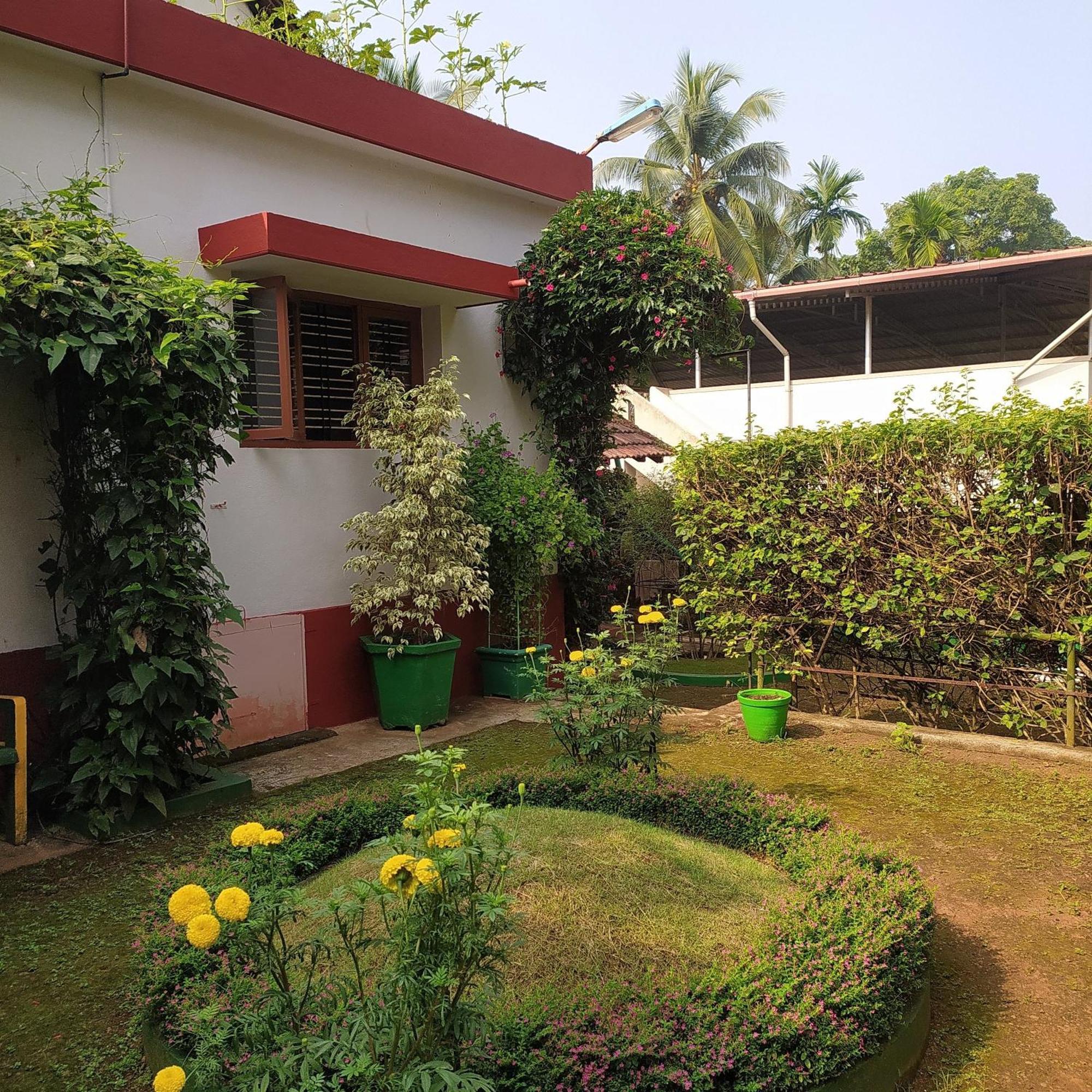 Runnin Airport - Homestay Gurpur Exterior foto